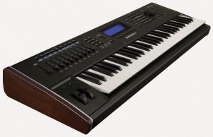 Kurzweil PC3K6 met KORE64 en ribboncontroller