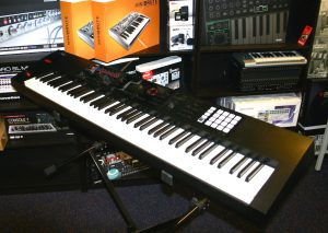 Roland FA-8 occasion