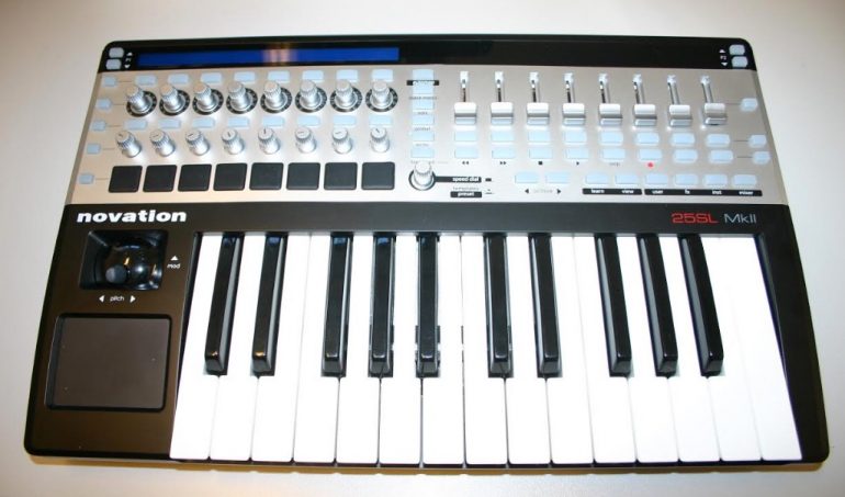 Kali Audio IN-8 V2 studio monitor in Ltd Ed. Grey 2