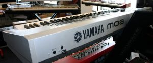 Yamaha MO8 in prima staat met gratis softcase - Afbeelding 4