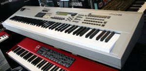 Yamaha MO8 in prima staat met gratis softcase