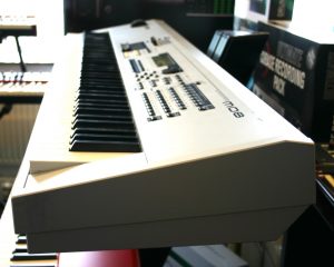 Yamaha MO8 in prima staat met gratis softcase - Afbeelding 3