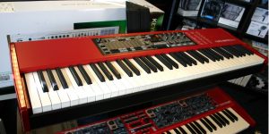 Nord Electro 3 HP met gewogen (piano) toetsen in perfecte staat - Afbeelding 2