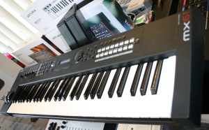 Yamaha MX61