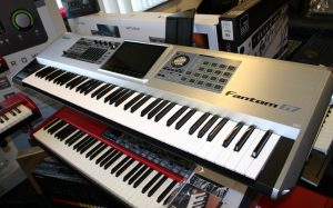 Roland Fantom G7 met mooie flightcase