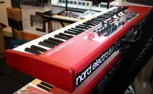 Nord Electro 6D 73 met half moon switch - Afbeelding 5