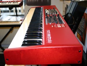Nord Electro 6D 73 met half moon switch - Afbeelding 3