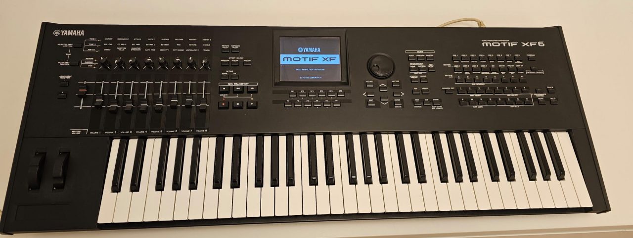 Yamaha Motif XF6 in perfecte staat met Gator case - Afbeelding 2