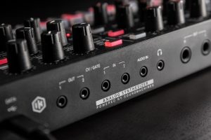 IK Multimedia UNO Synth X Pro - Afbeelding 2