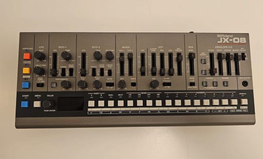 Roland JX08 ingeruild in originele verpakking